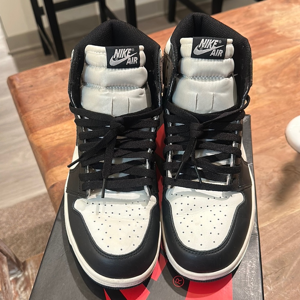2020
Air Jordan 1 Retro High OG 'Dark Mocha
Size 10 men